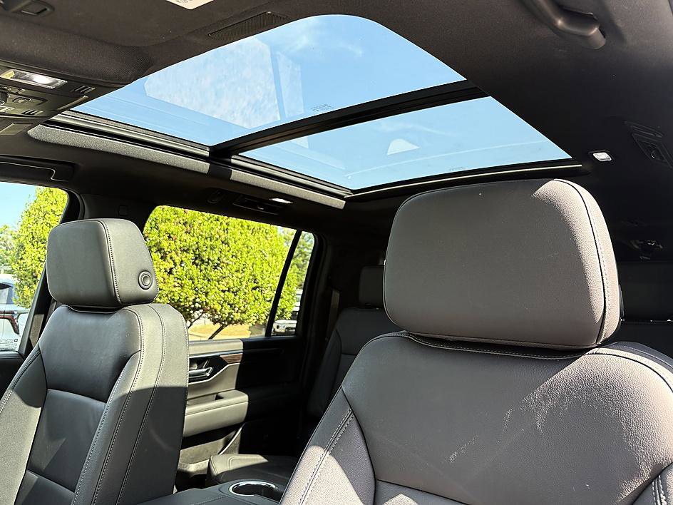 Used 2025 Chevrolet Suburban Z71 w/ Comfort Package image 21