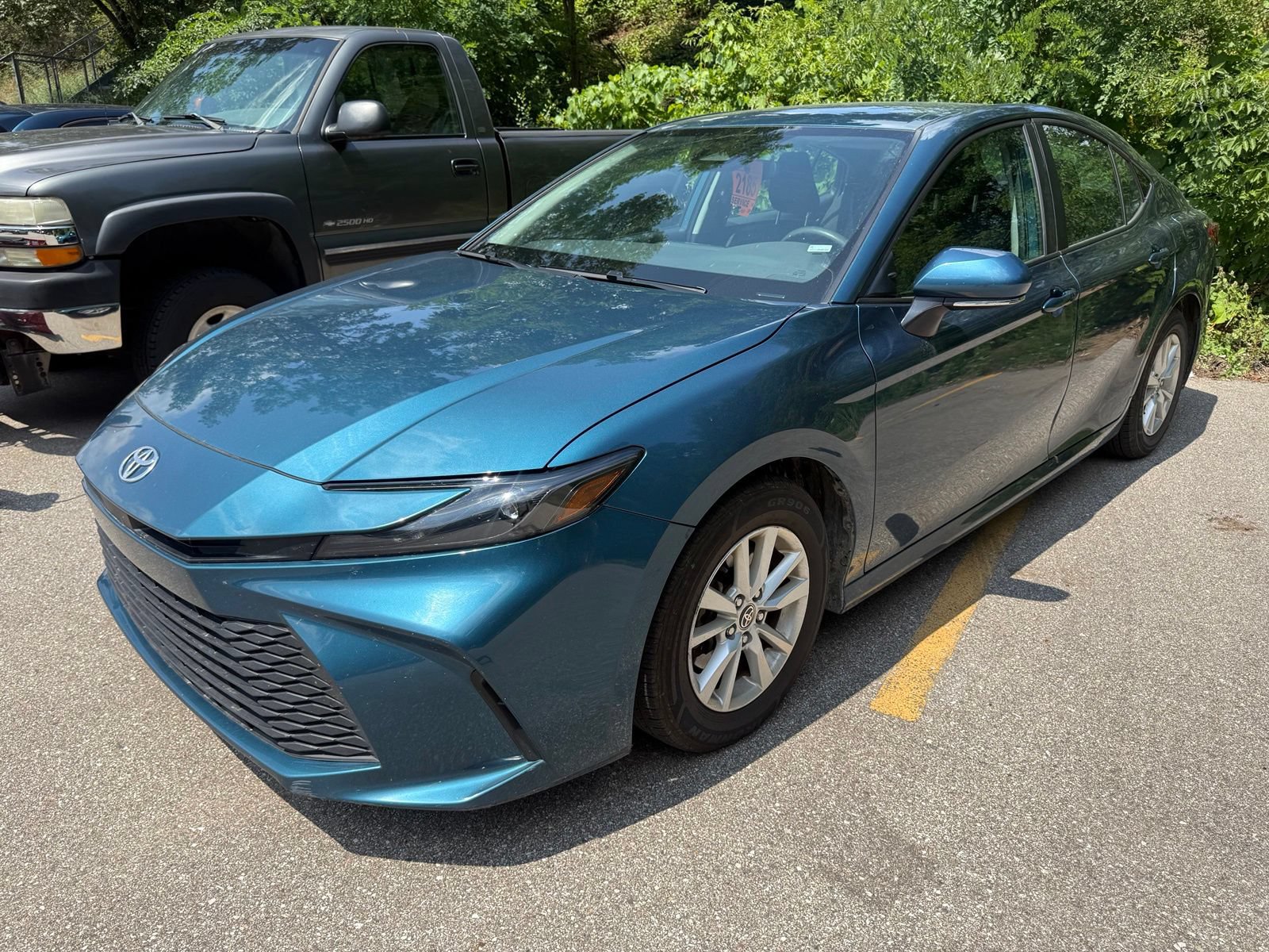 Used 2025 Toyota Camry LE FWD image 5