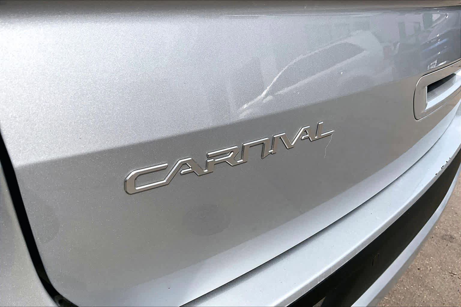 Used 2023 Kia Carnival LX FWD image 30