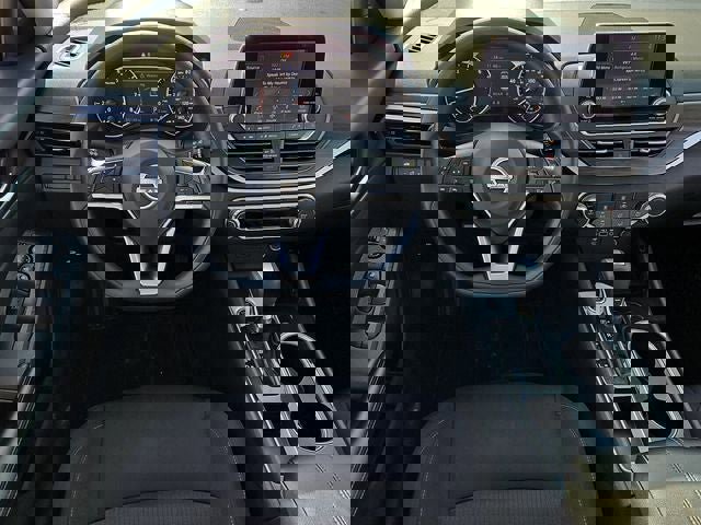 Used 2024 Nissan Altima 2.5 SV image 16