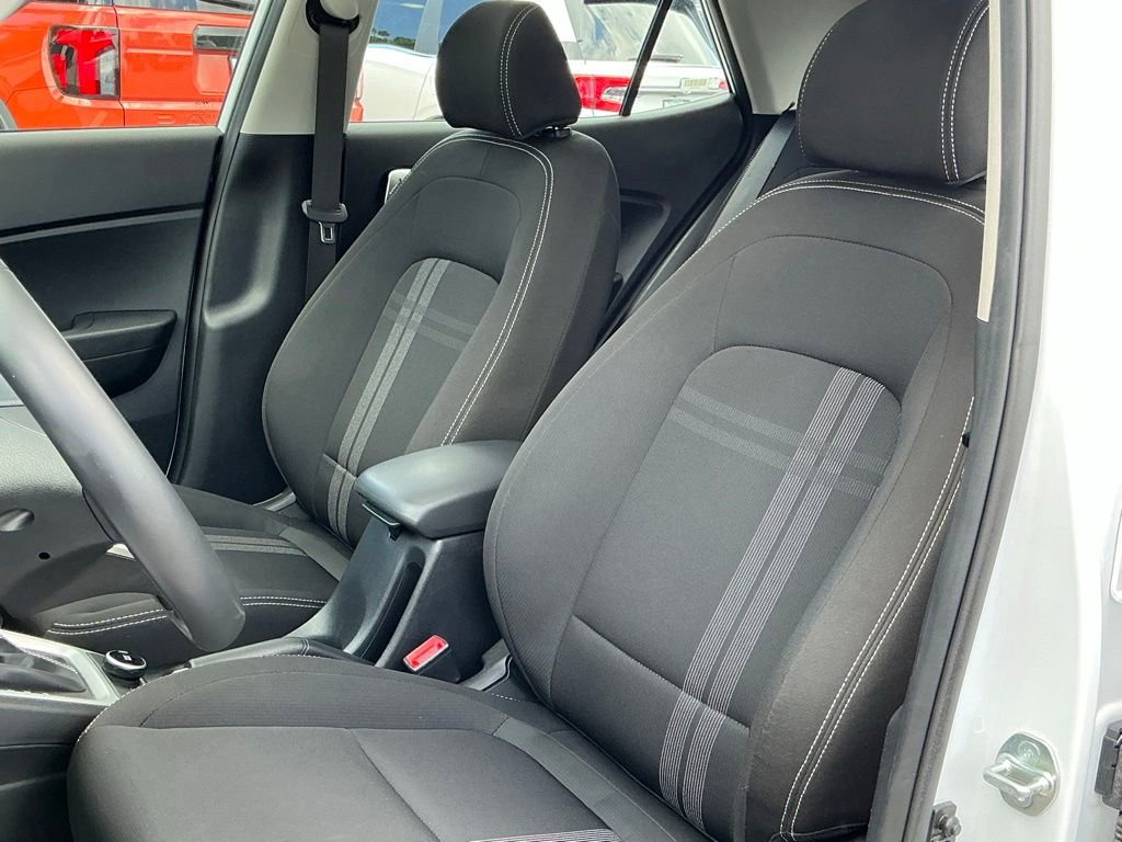 Used 2025 Hyundai Venue SEL FWD image 24