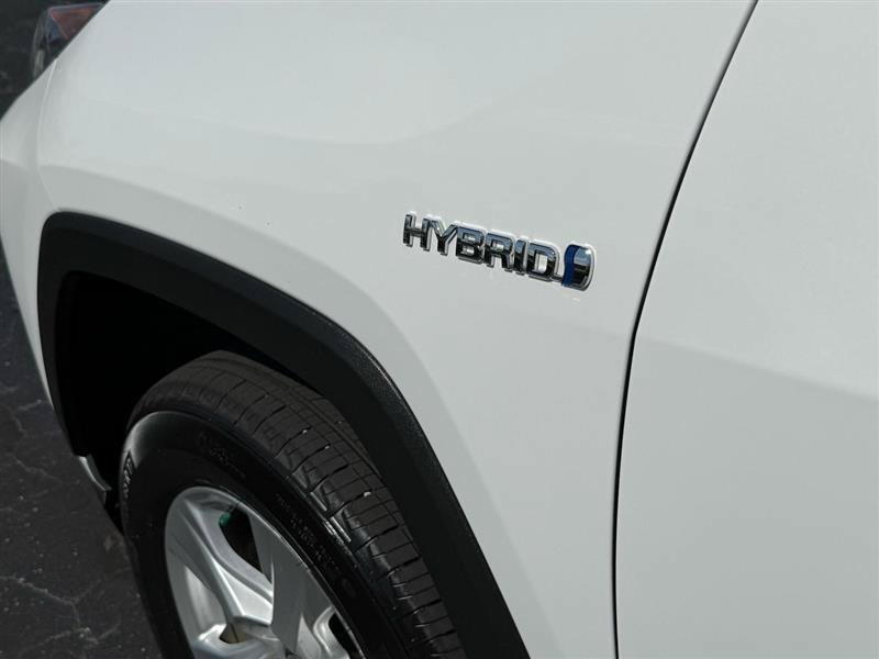 Used 2021 Toyota RAV4 XLE AWD/4WD image 9