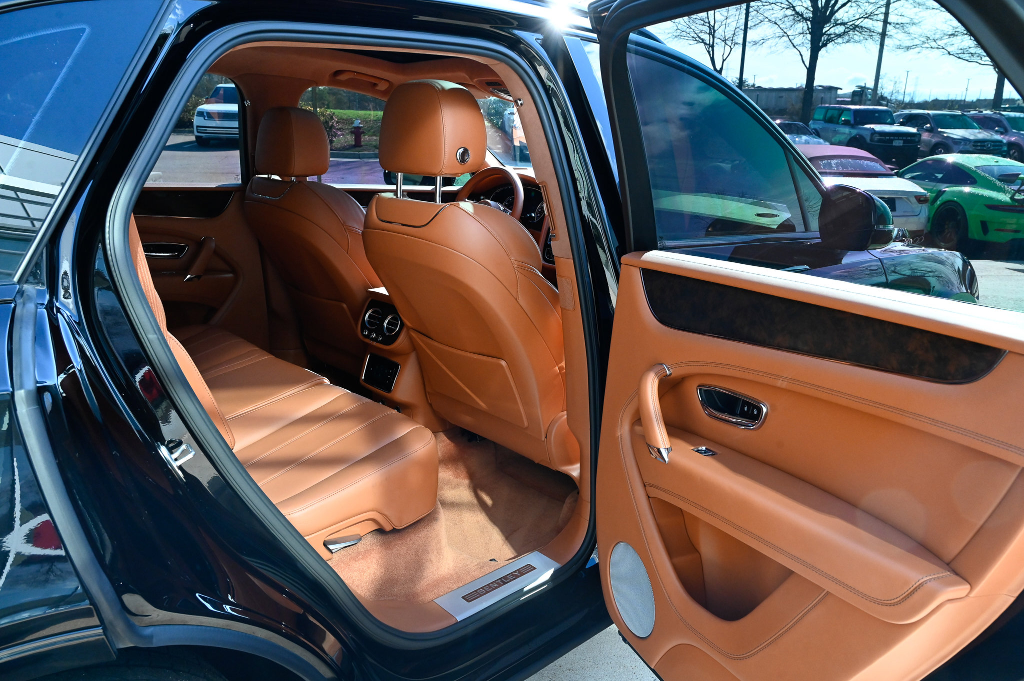 Used 2019 Bentley Bentayga image 44