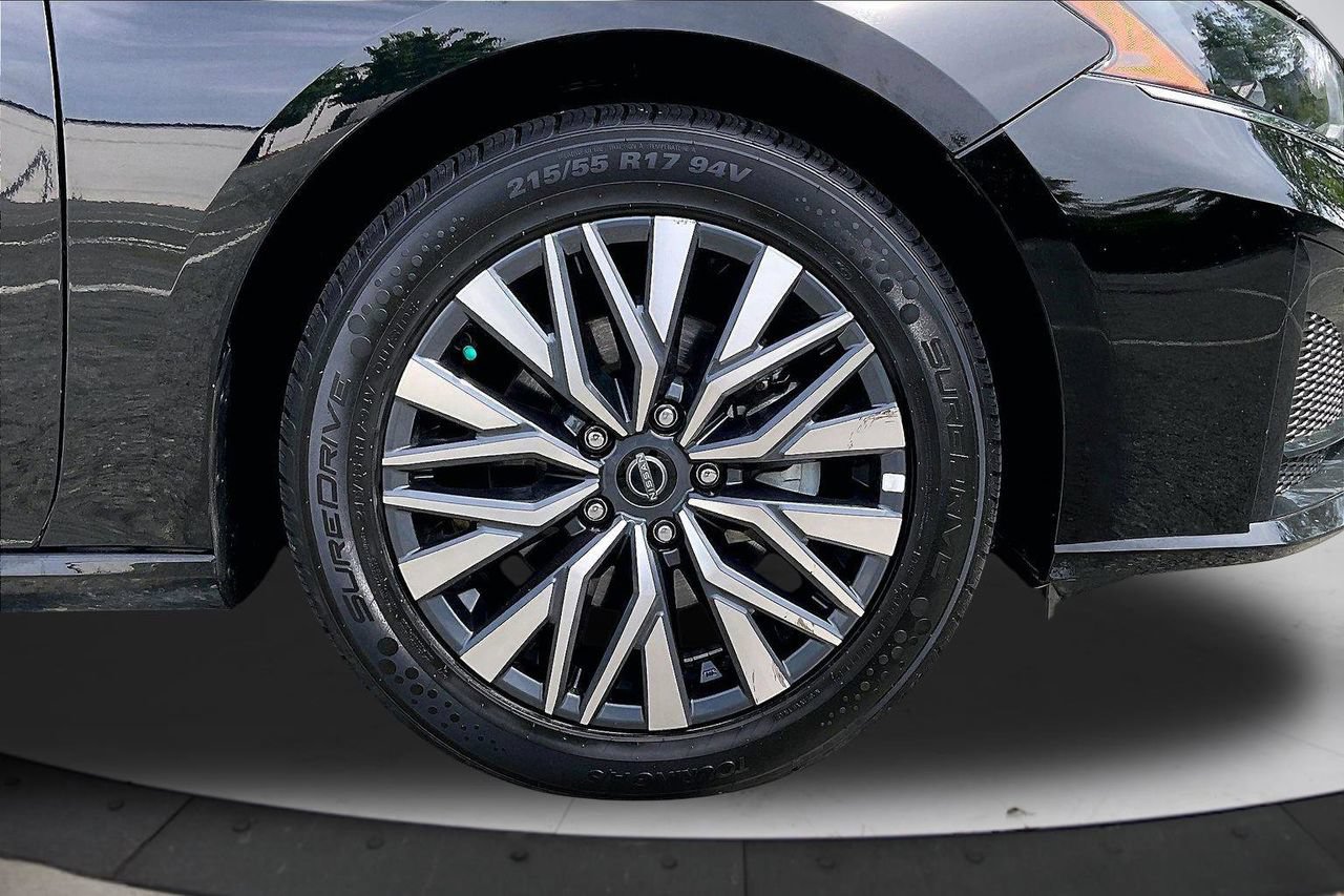 Used 2025 Nissan Altima 2.5 SV FWD image 32