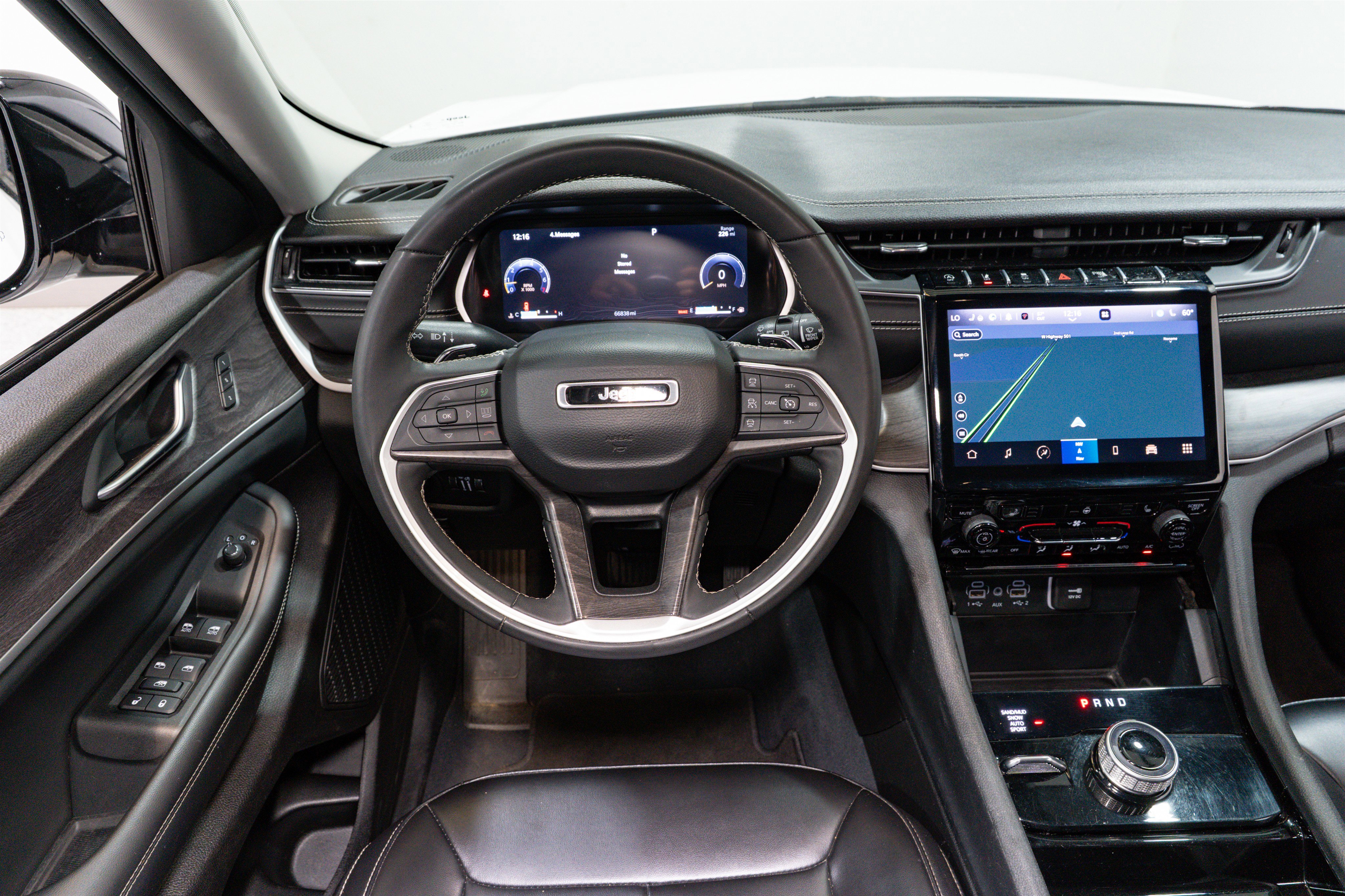 Used 2023 Jeep Grand Cherokee L Limited image 11