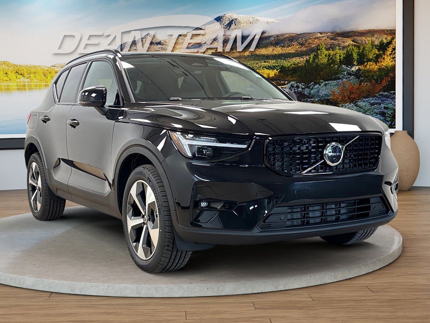 New 2026 Volvo XC40 B5 Plus AWD/4WD image 3