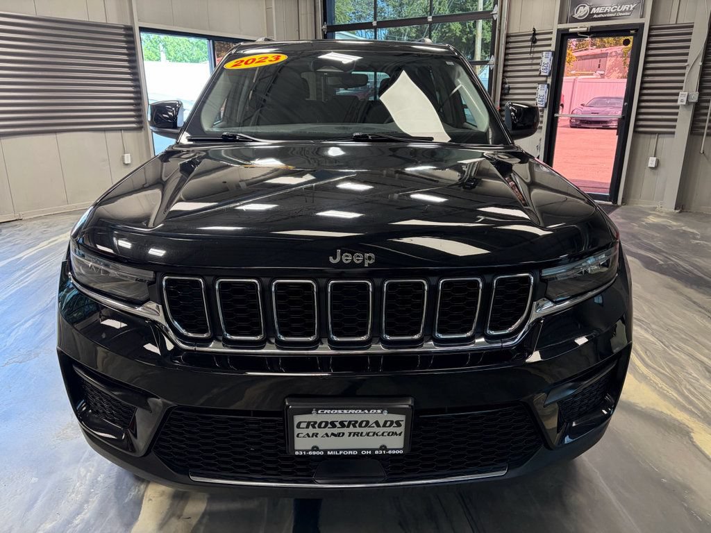 Used 2023 Jeep Grand Cherokee Laredo w/ Luxury Tech Group I AWD/4WD image 39