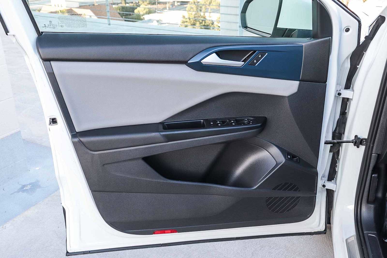 Used 2022 Volkswagen Taos SE image 22