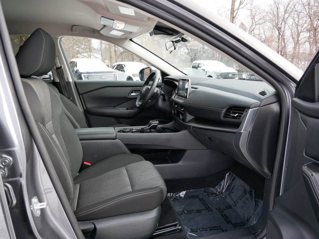 Used 2025 Nissan Rogue SV AWD/4WD image 8