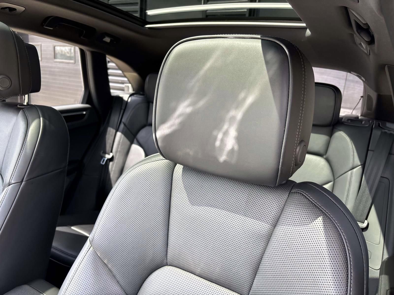 Used 2025 Porsche Macan image 21