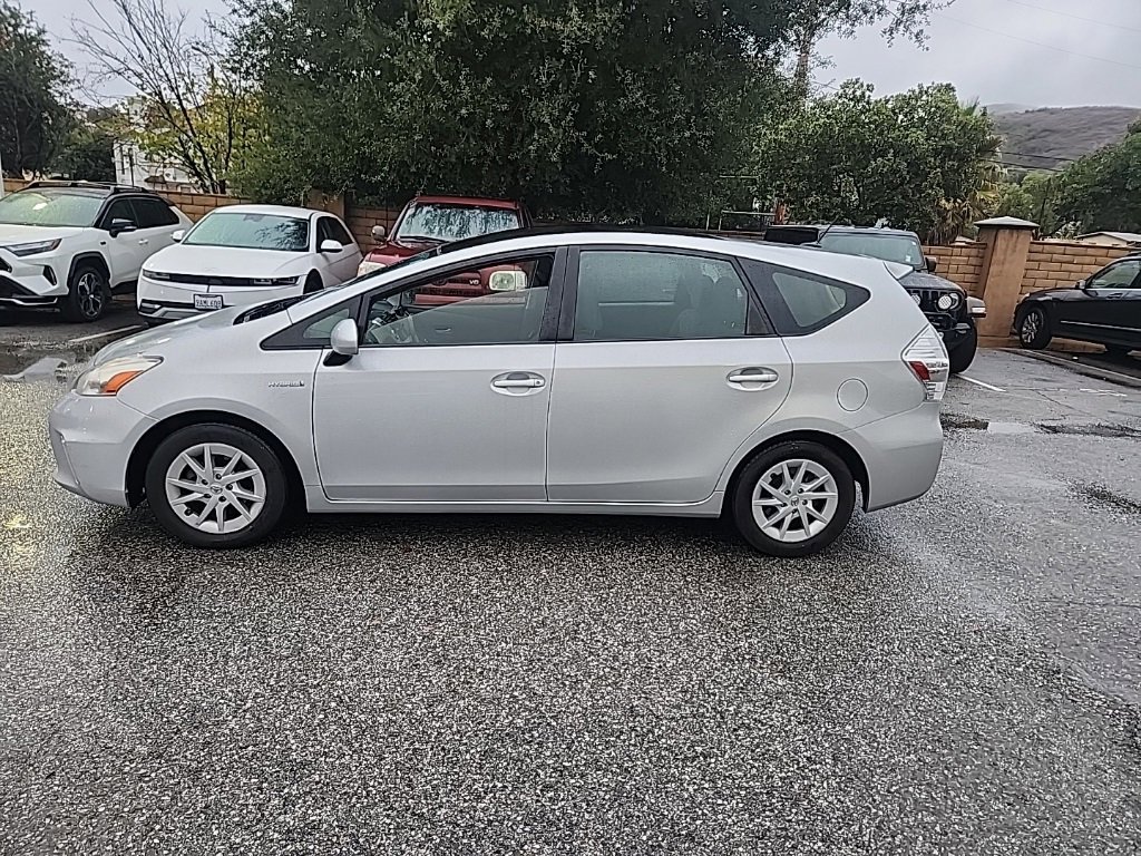 Used 2014 Toyota Prius V Three image 2