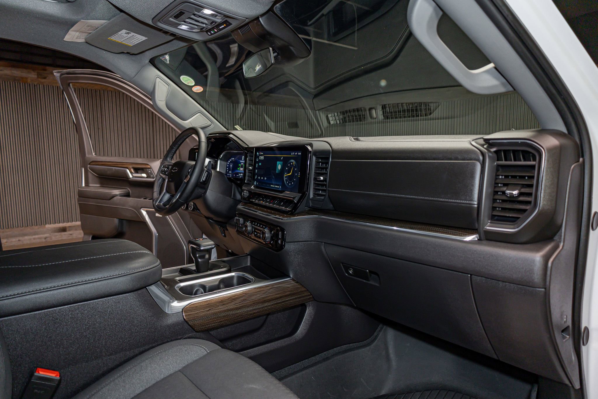 Used 2024 Chevrolet Silverado 1500 LT Trail Boss w/ Convenience Package II image 15