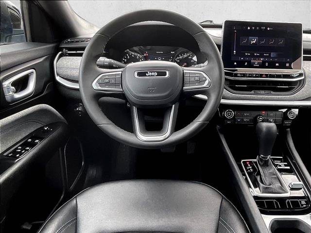 Used 2024 Jeep Compass Latitude AWD/4WD image 5
