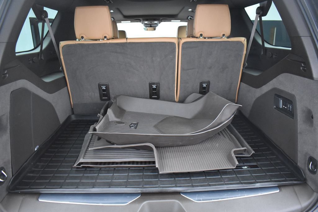 Certified 2024 Cadillac Escalade ESV Premium Luxury AWD/4WD image 10