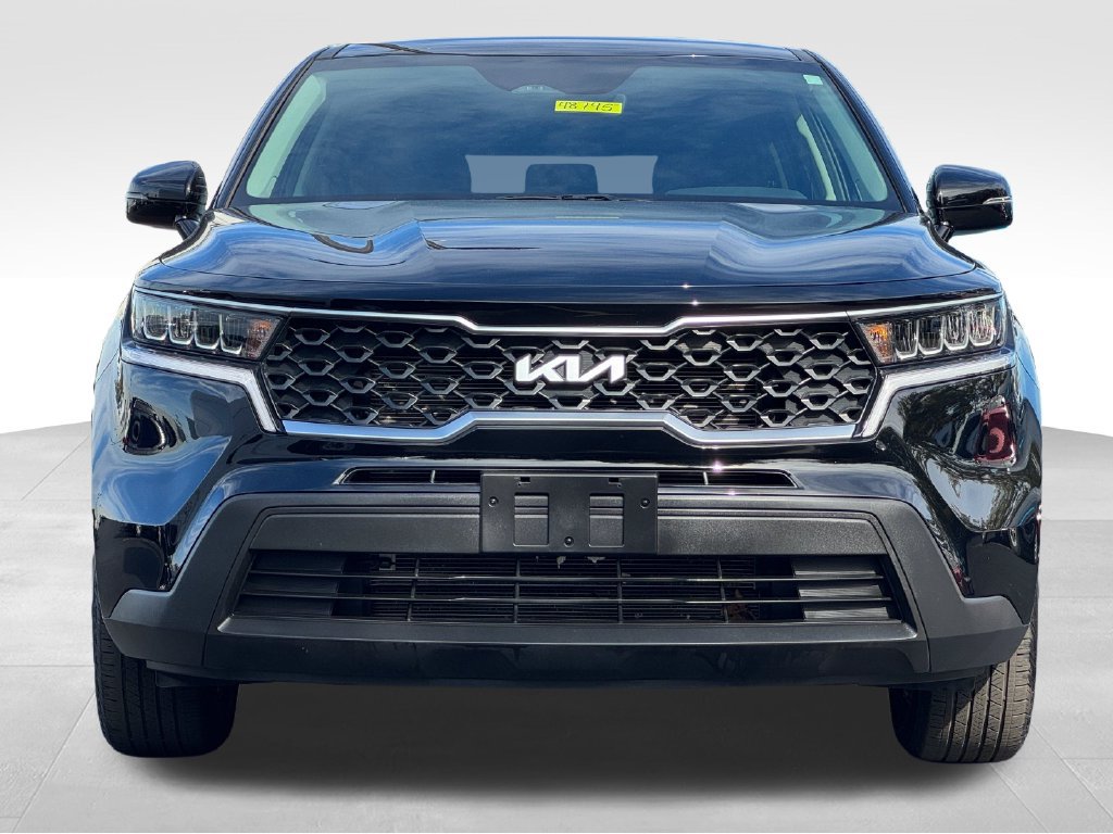 Used 2023 Kia Sorento LX FWD image 2