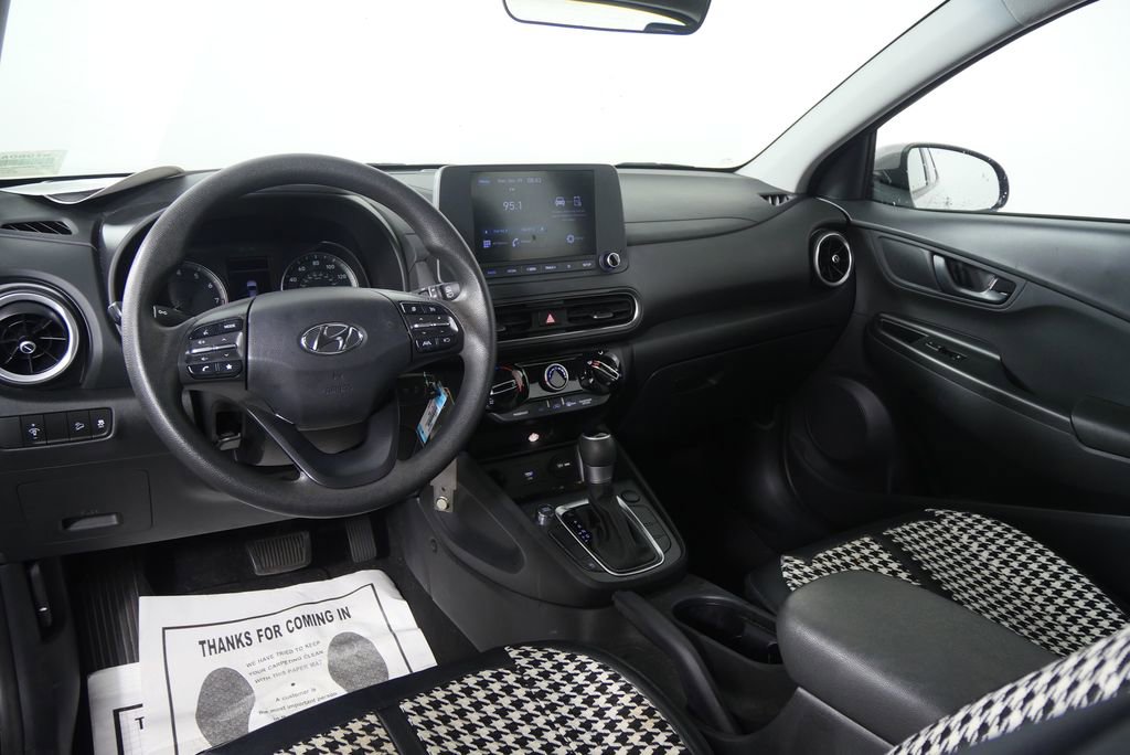 Used 2023 Hyundai Kona SE image 12