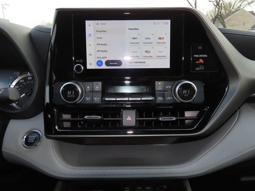 Used 2023 Toyota Highlander LE AWD/4WD image 21