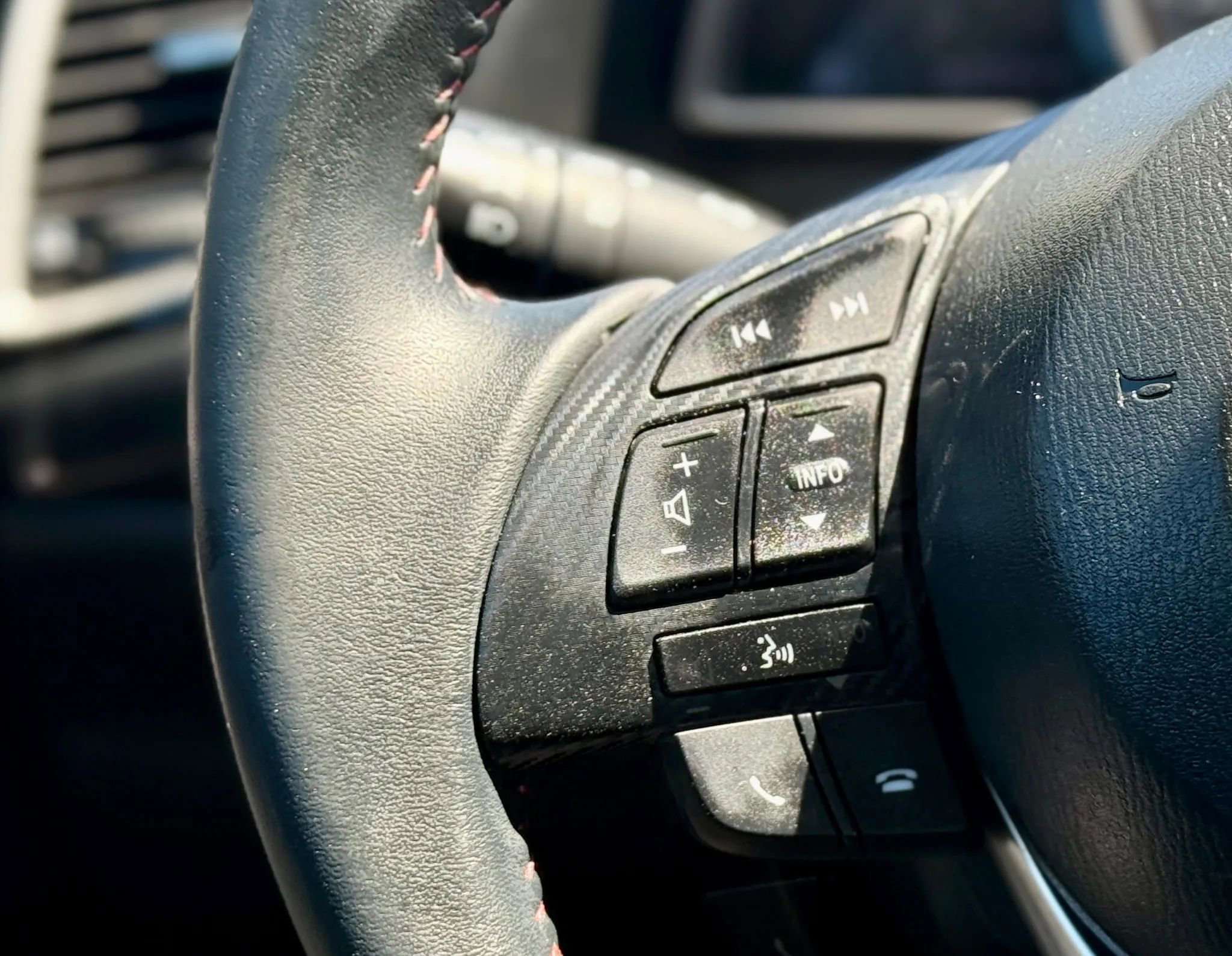 Used 2015 MAZDA MAZDA3 i Touring image 18