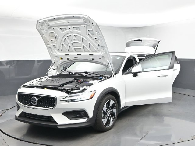 Used 2025 Volvo V60 B5 Cross Country Plus AWD/4WD image 51