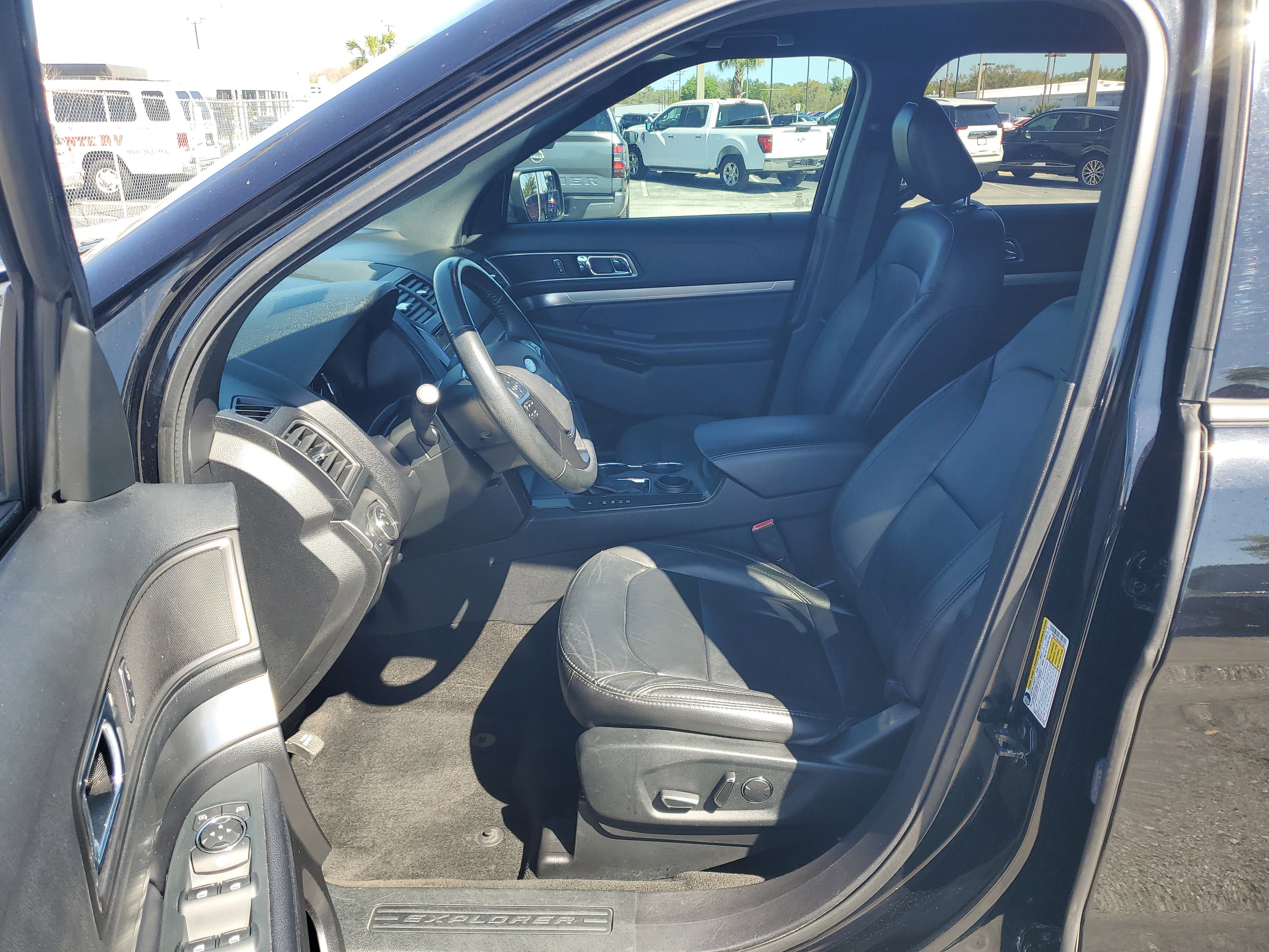 Used 2018 Ford Explorer XLT w/ Equipment Group 202A image 13