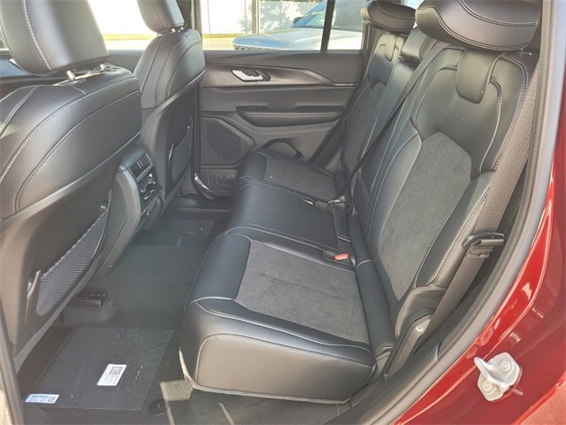 New 2025 Jeep Grand Cherokee Altitude image 7