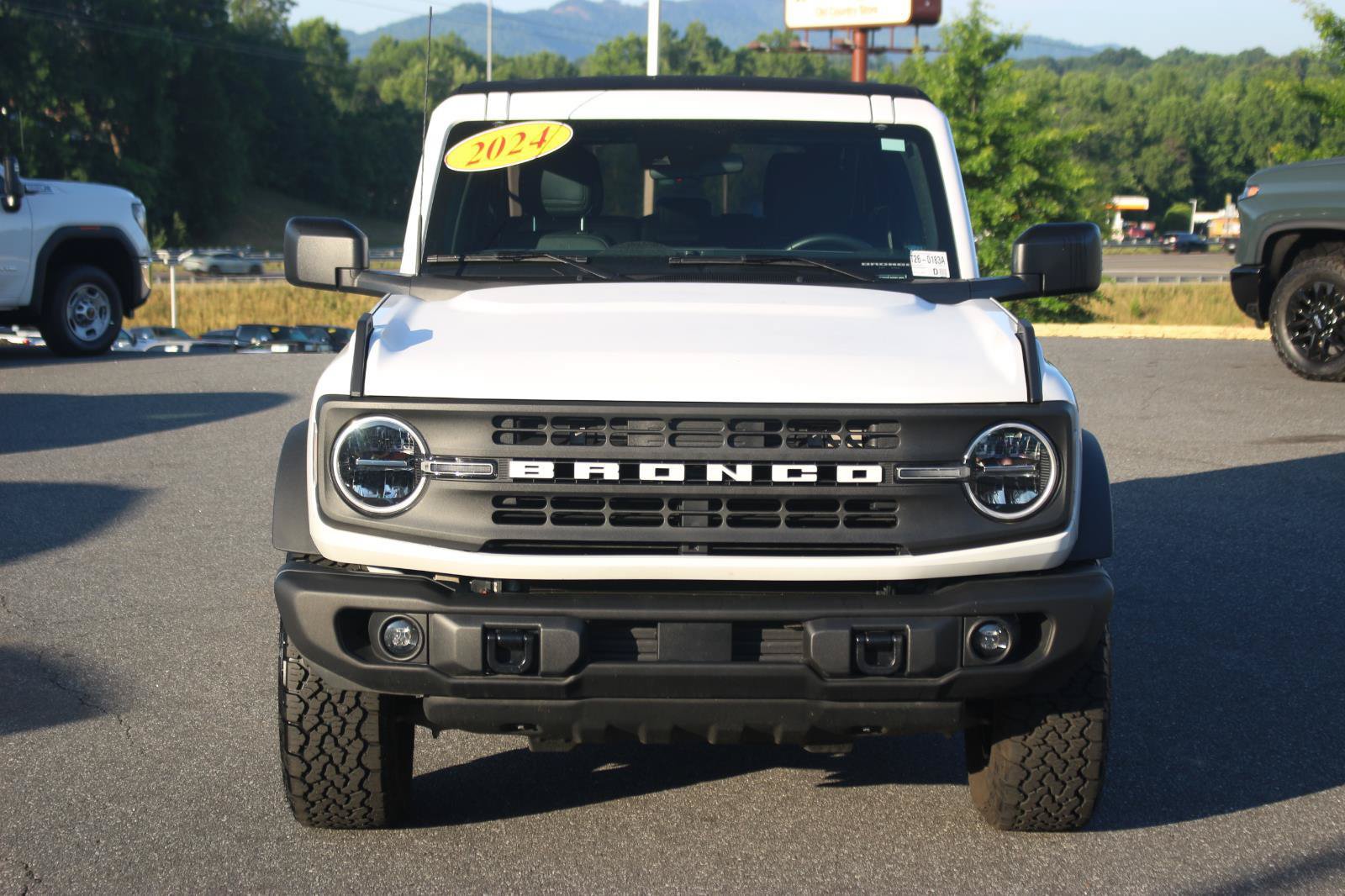 Used 2024 Ford Bronco Black Diamond AWD/4WD image 2