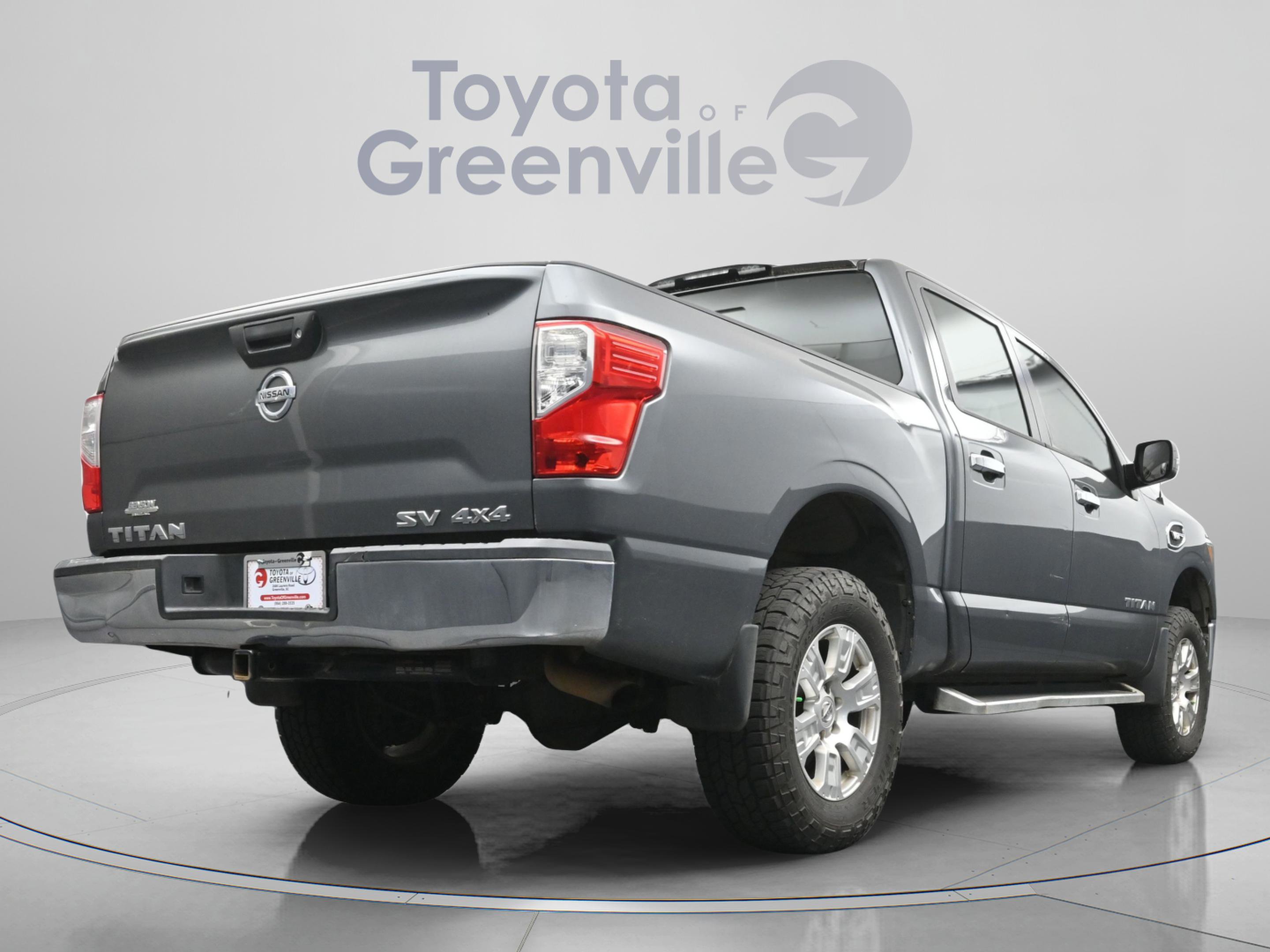 Used 2017 Nissan Titan SV AWD/4WD image 14