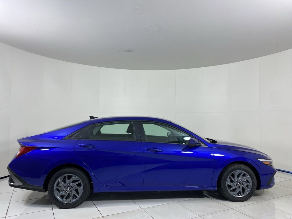 New 2025 Hyundai Elantra Hybrid FWD image 6