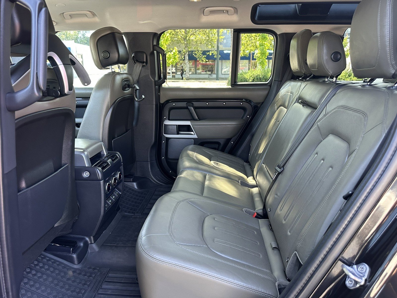 Used 2020 Land Rover Defender 110 HSE AWD/4WD image 23