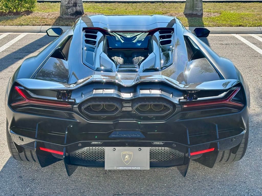 Used 2025 Lamborghini Revuelto image 7