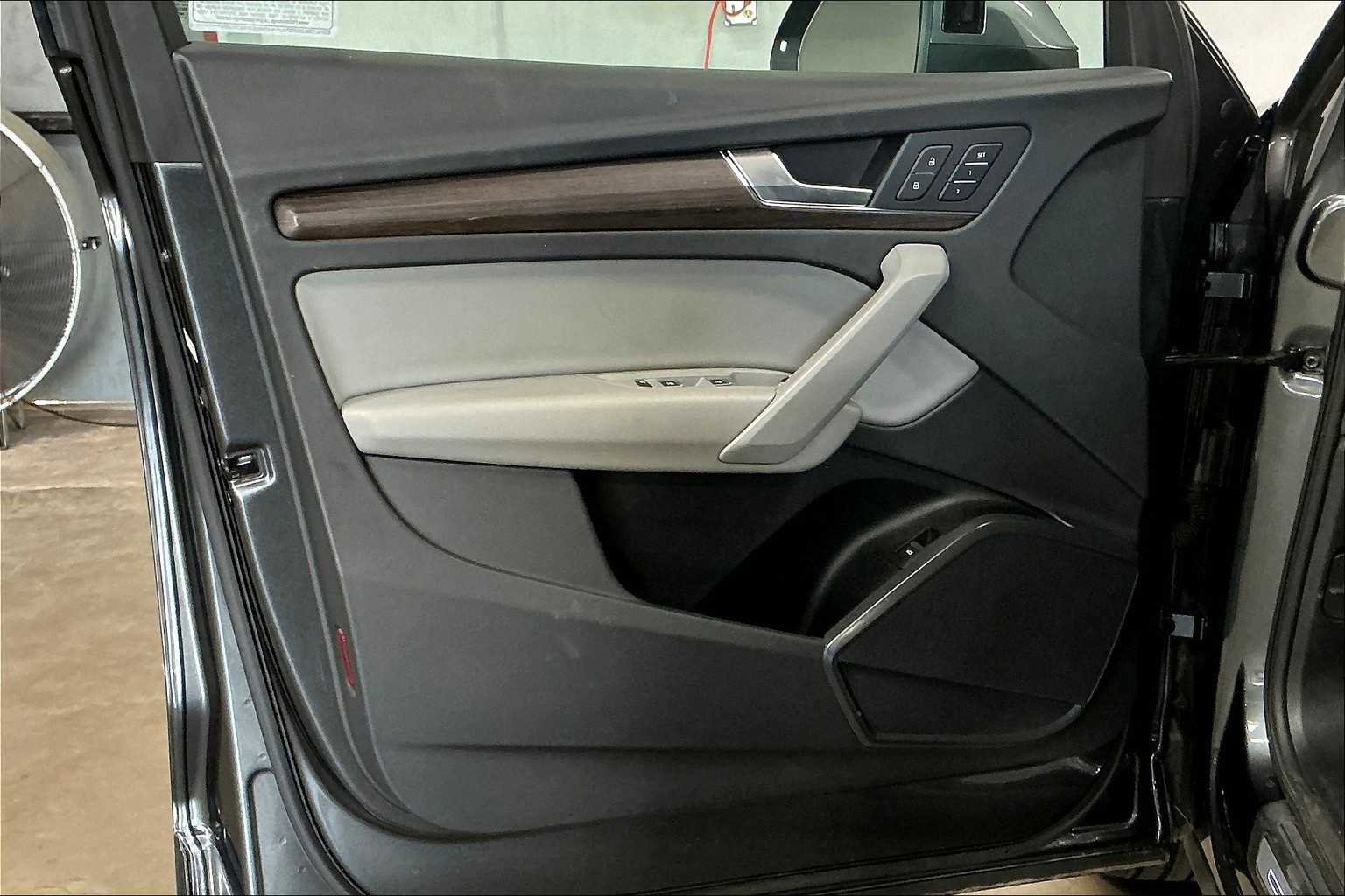 Used 2023 Audi Q5 2.0T Premium w/ Convenience Package image 24
