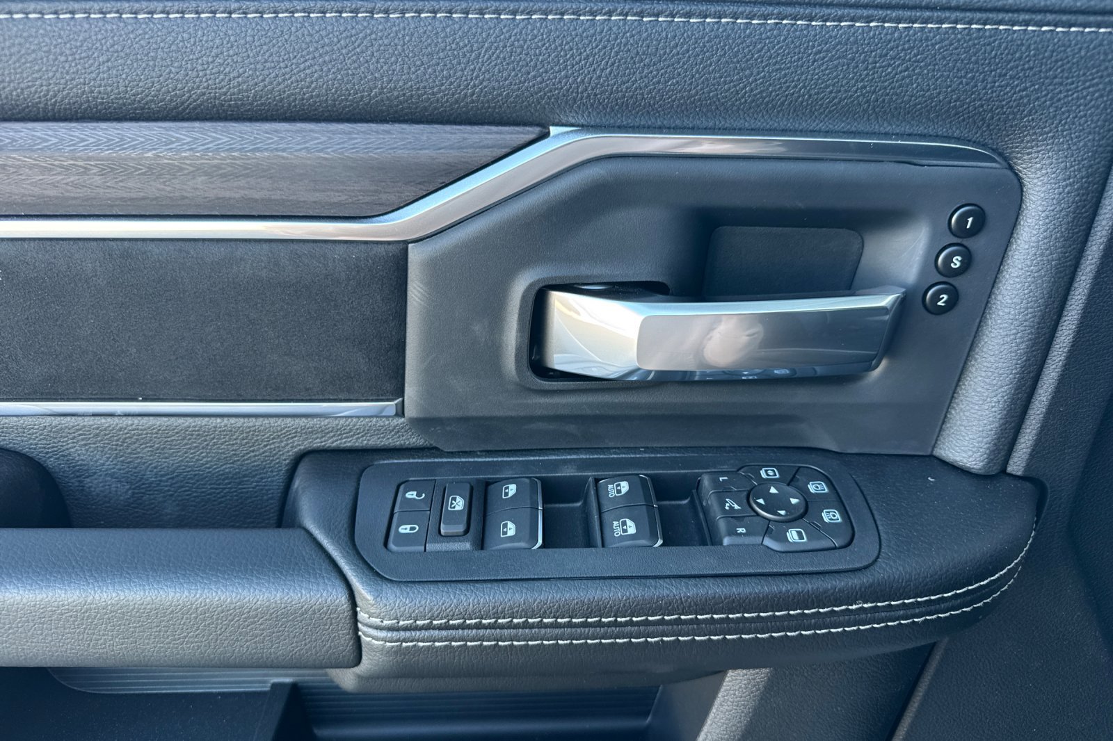 New 2026 RAM 2500 Laramie AWD/4WD image 10