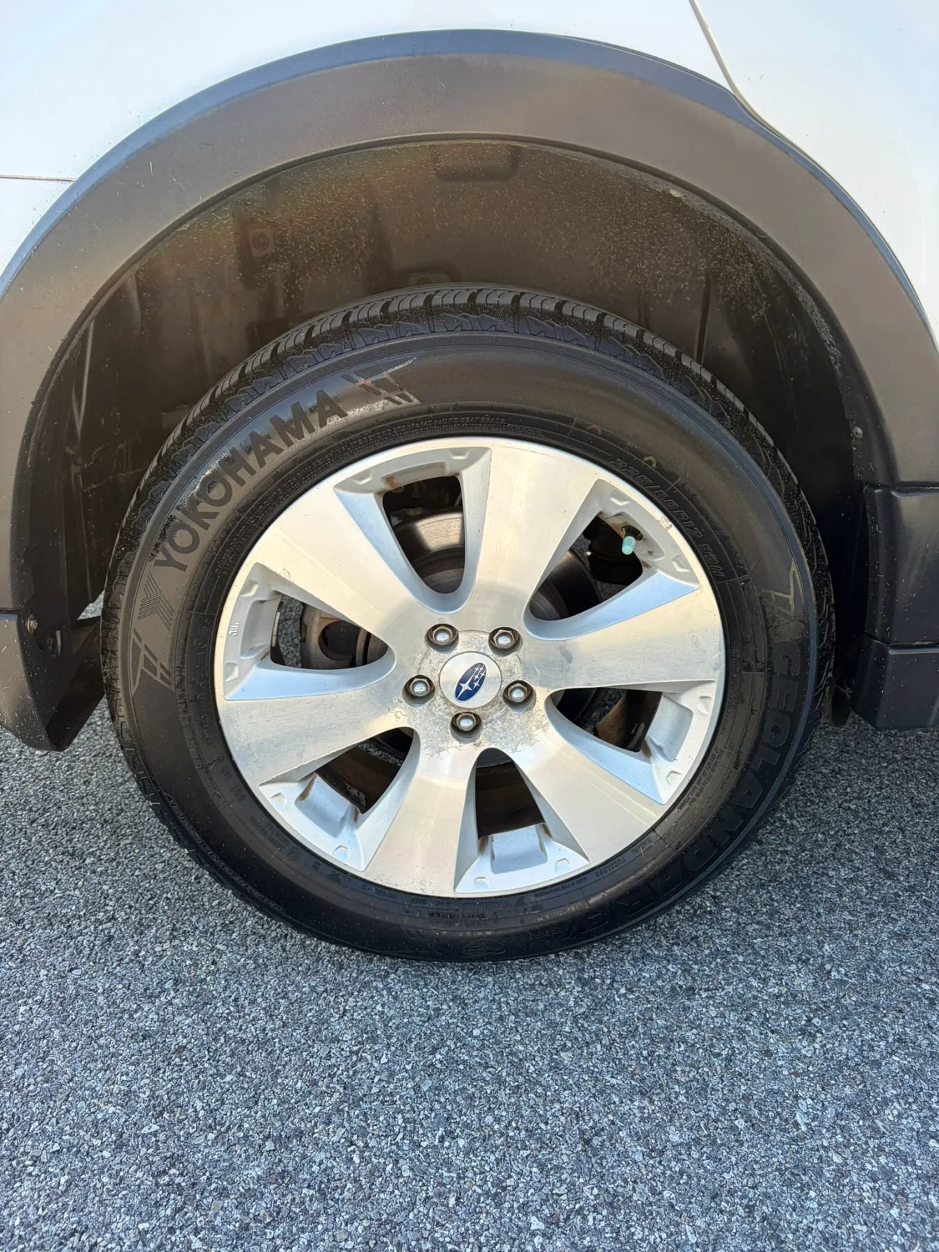 Used 2012 Subaru Outback 3.6R Limited w/ Moonroof Pkg AWD/4WD image 15