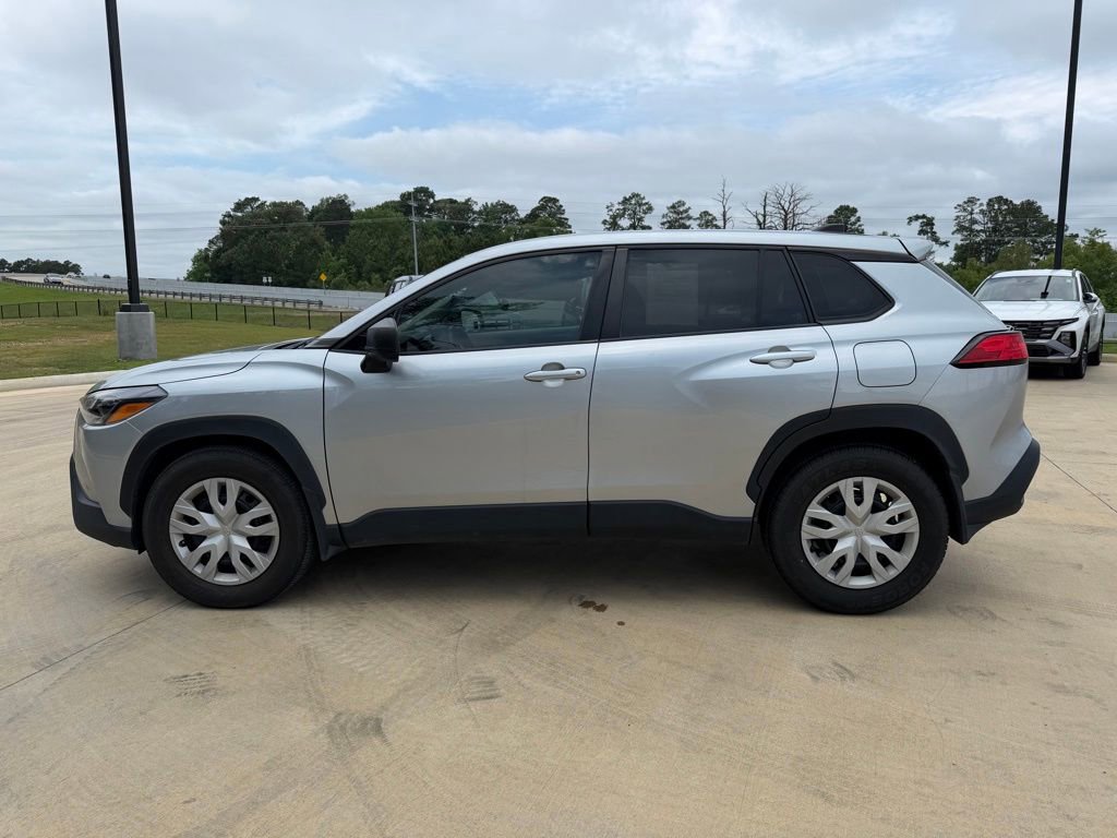 Used 2023 Toyota Corolla Cross L FWD image 2