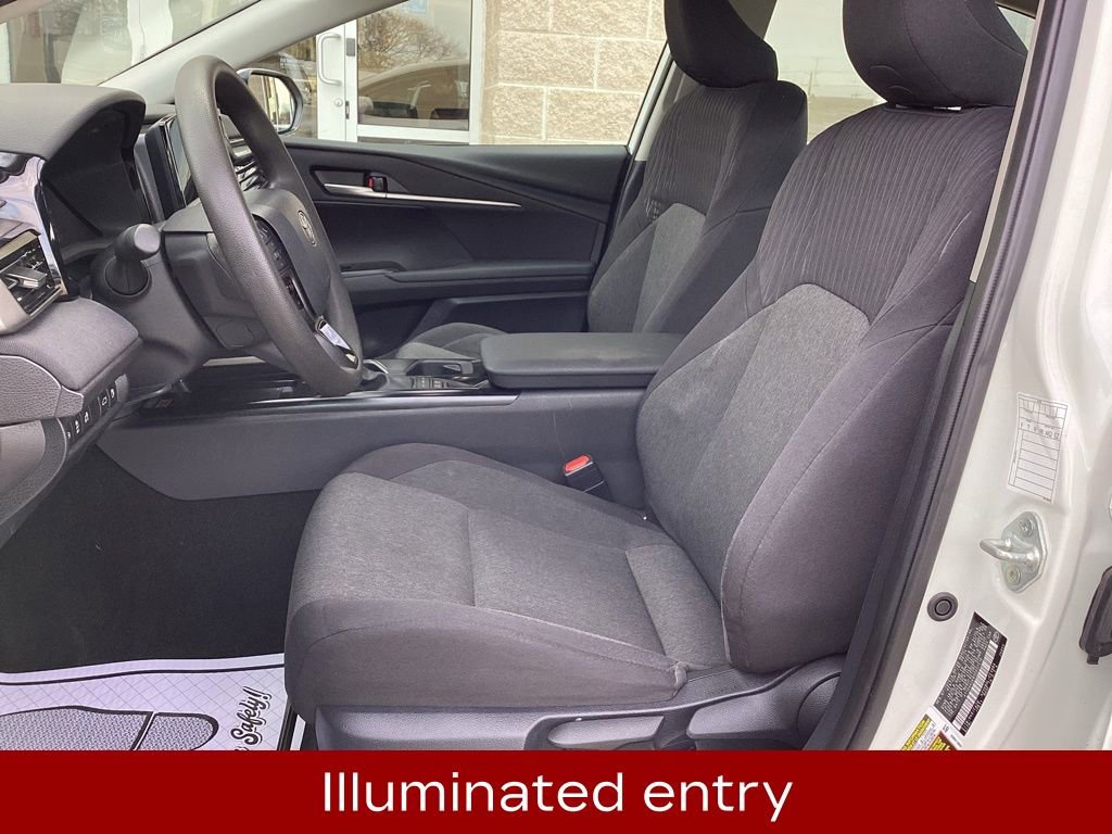 Used 2025 Toyota Camry LE FWD image 12