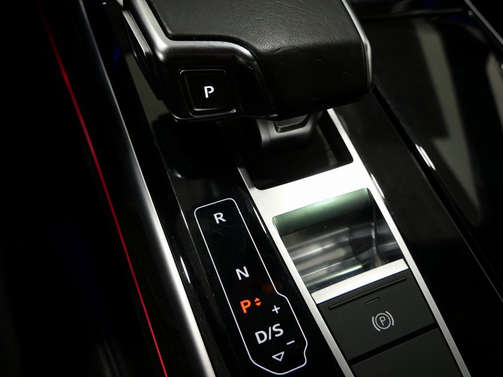 Used 2021 Audi A8 L 3.0T w/ Executive Plus Package image 22