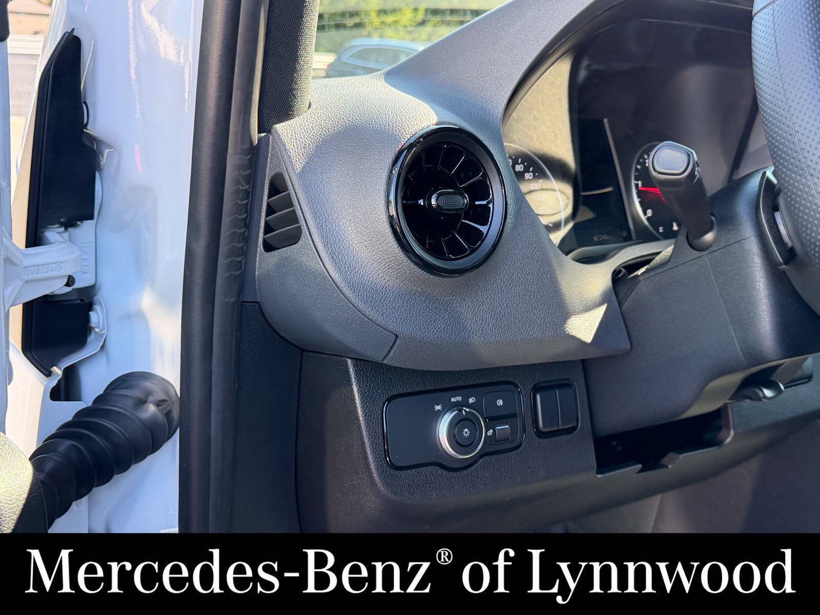 Used 2025 Mercedes-Benz Sprinter 2500 image 19