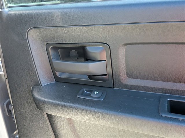 Used 2024 RAM 2500 Tradesman w/ Chrome Appearance Group image 32