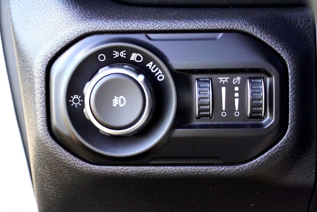 Used 2021 Jeep Wrangler Unlimited Sahara w/ Safety Group image 21