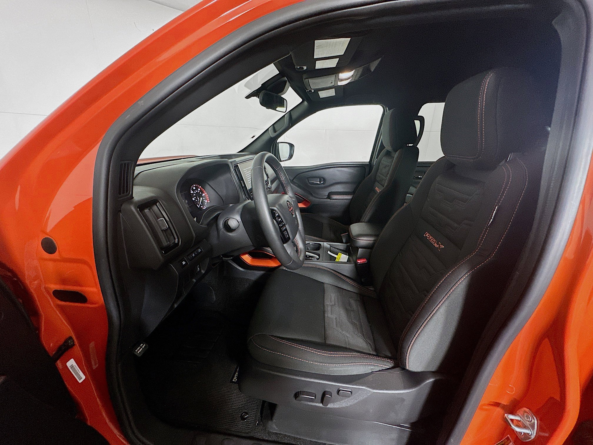 Used 2025 Nissan Frontier Pro-X w/ Pro Convenience Package image 13