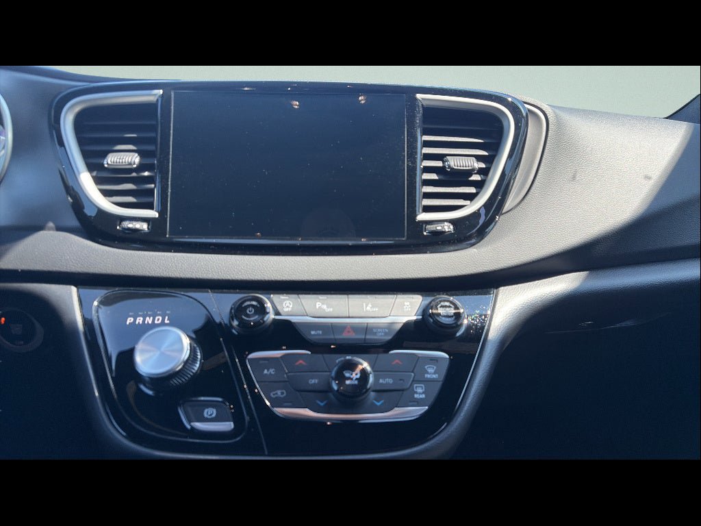Used 2025 Chrysler Pacifica Select FWD image 32