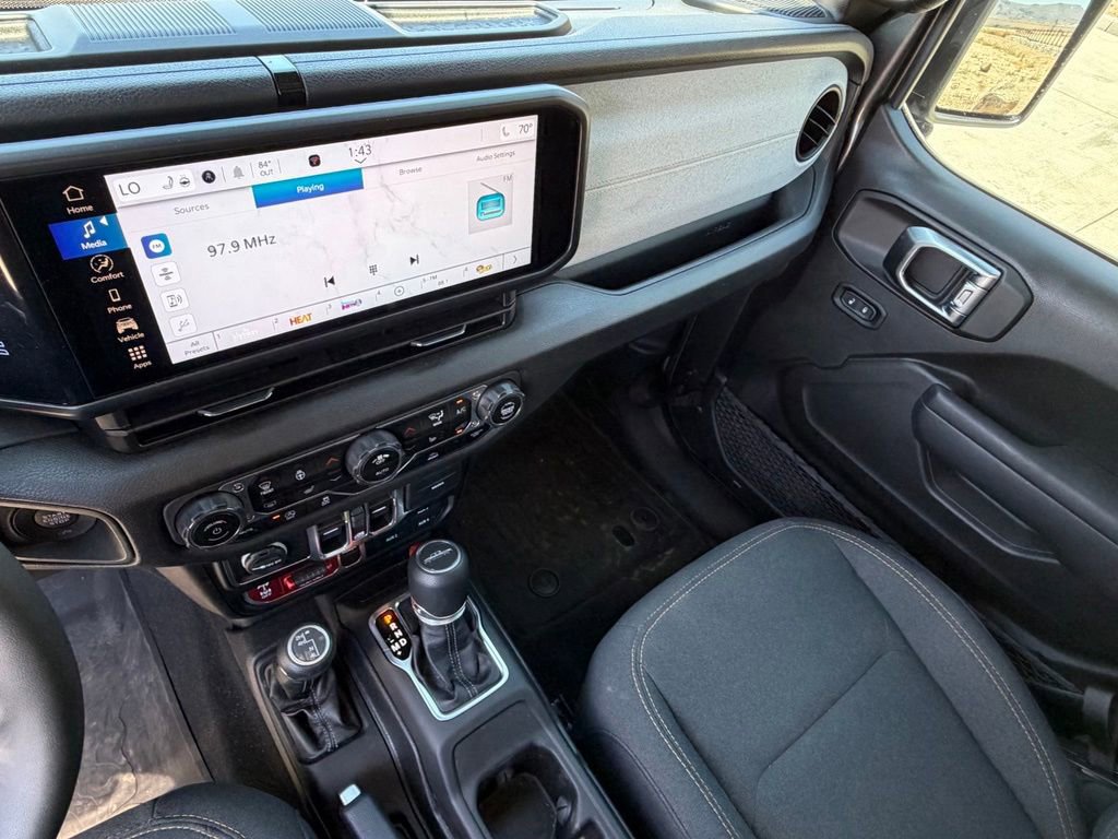 Used 2025 Jeep Gladiator Sport AWD/4WD image 18