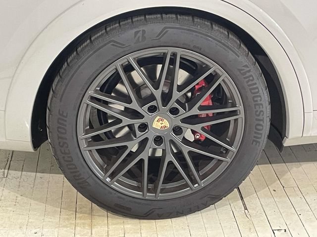 Certified 2025 Porsche Cayenne GTS AWD/4WD image 13