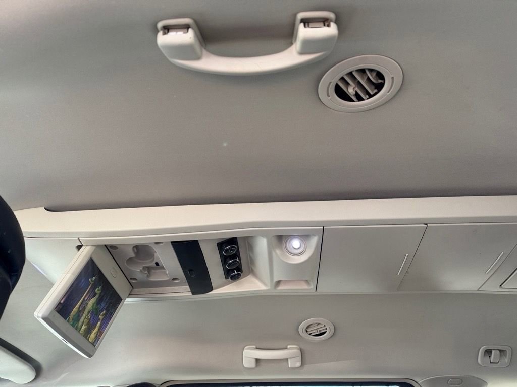 Used 2014 Chrysler Town & Country Touring image 15