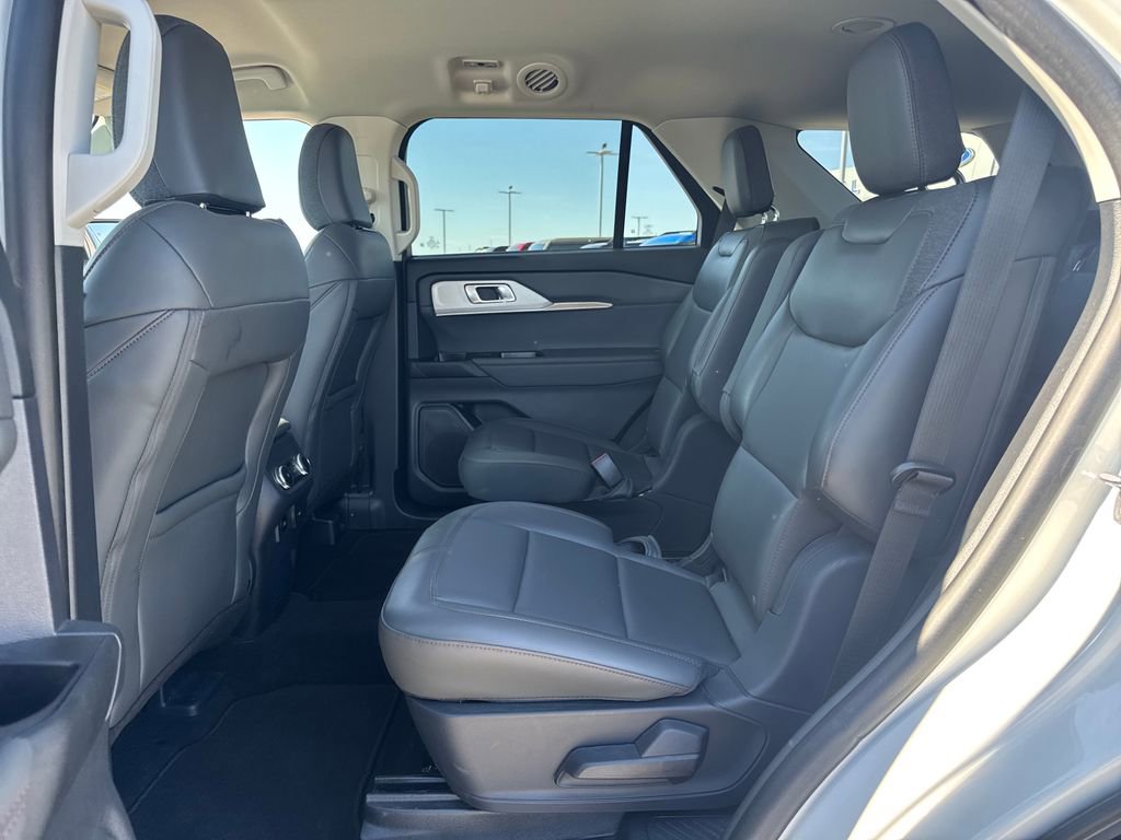 Used 2025 Ford Explorer Active w/ Active Comfort Package image 14