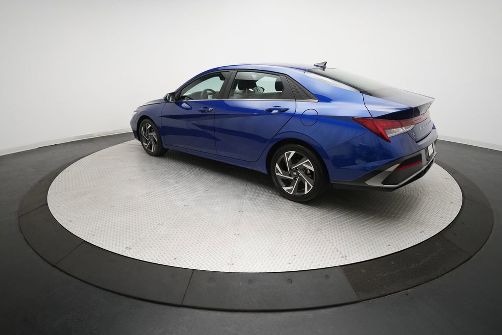 Used 2025 Hyundai Elantra Limited image 33