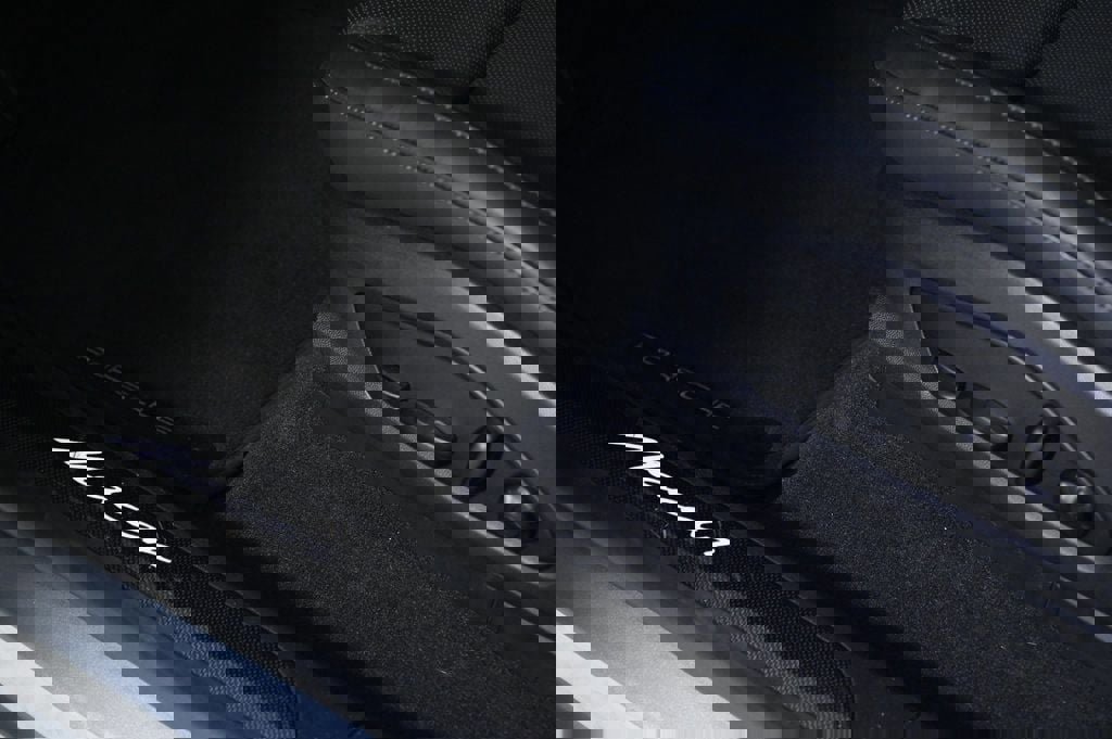 Certified 2025 Porsche Macan Electric image 26