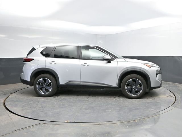 Used 2025 Nissan Rogue SV AWD/4WD image 12