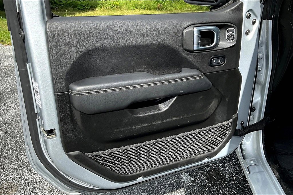 Used 2023 Jeep Wrangler Unlimited Sahara image 9