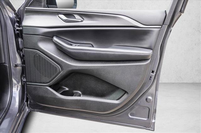 Used 2023 Jeep Grand Cherokee Altitude image 29